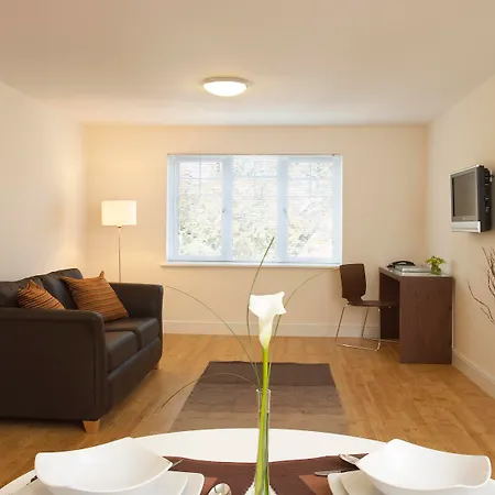 Saco Farnborough - Reading Road-3